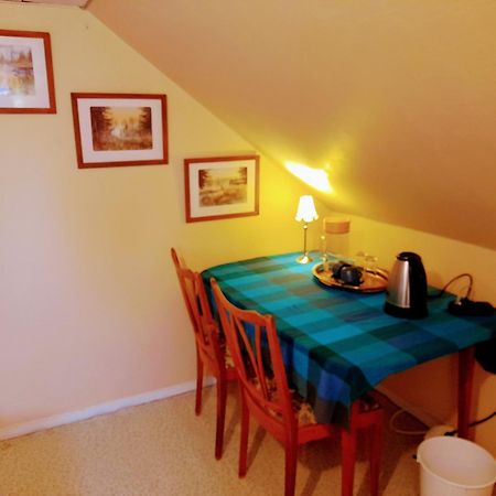 Small Bedroom, Outside Toilet, Shower Kitchen, 120 M From Sandbach Bräcke Zewnętrze zdjęcie